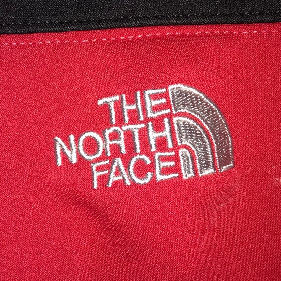 Red and black north face jacket - Picture 3 of 5